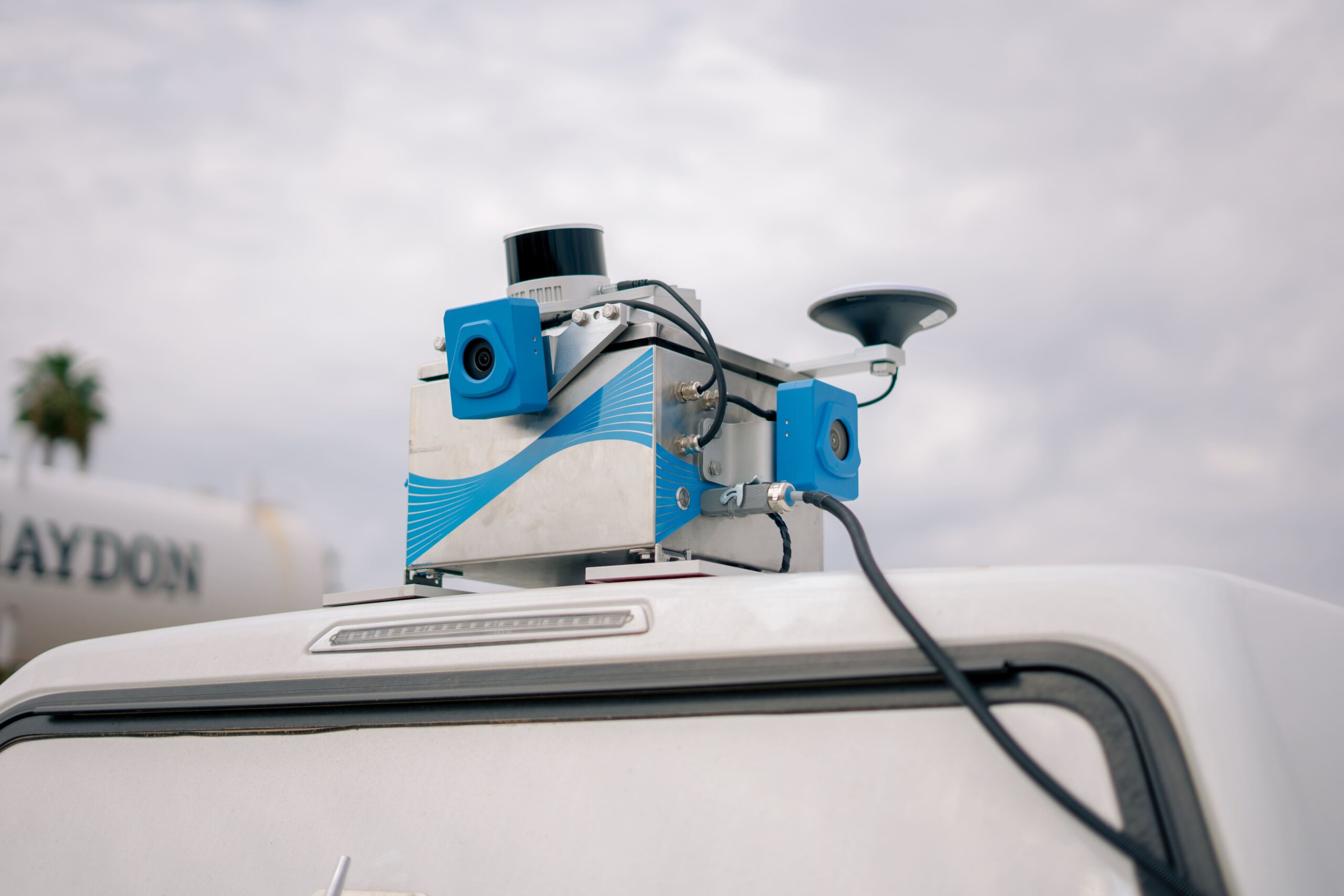 Product Picture Closeup of the SDX-Compact OnTop mounted on the roof of a truck.